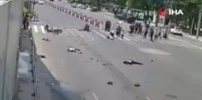 Çin'de korkunç kaza: Yayaların arasına daldı