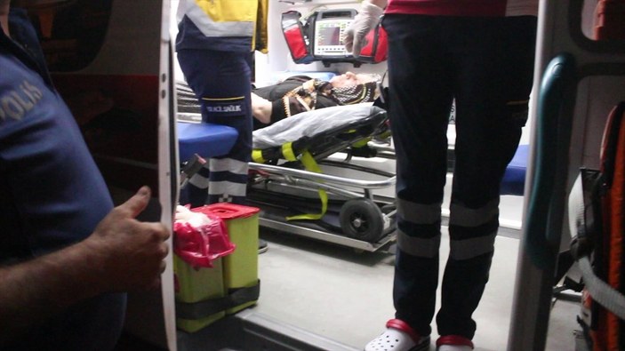 Adana'da darbettiği annesini bıçakla yaralayan kişi gözaltına alındı