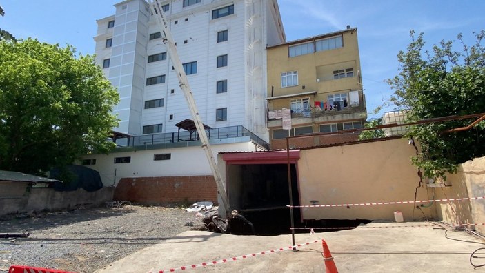 Ümraniye'de garaj çöktü: 2 bina boşaltıldı