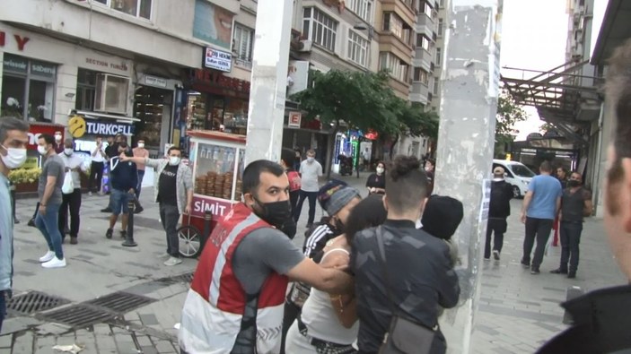 Taksim'in ortasında soyunan Faslı kadın