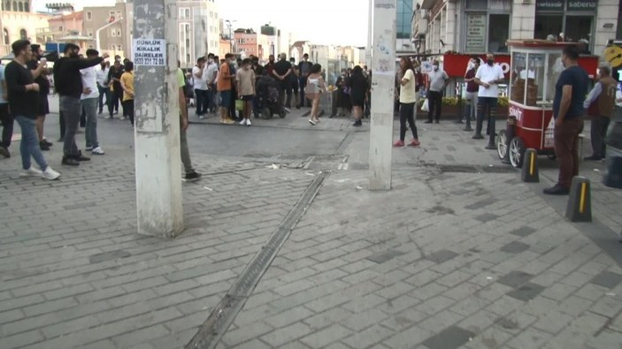 Taksim'in ortasında soyunan Faslı kadın