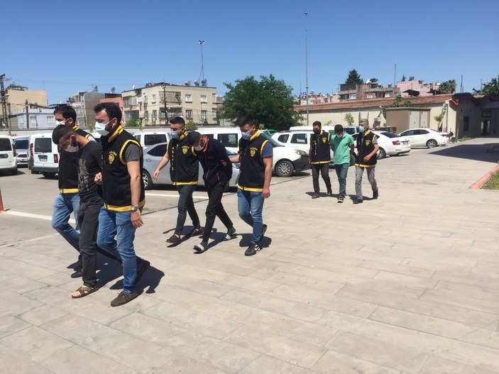 Adana’da hırsızlar önce güvenlik kamerasına, ardından polise yakalandı