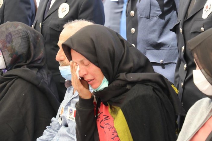 Yalova'da, uygulama noktasında şehit edilen polis için tören