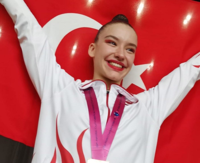 Recep Tayyip Erdoğan'dan dünya şampiyonu Ayşe Begüm Onbaşı'ya tebrik telefonu