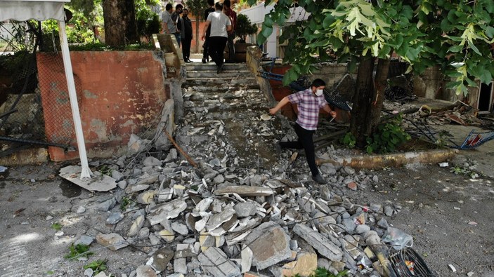 İBB, 50 yıllık Kur'an kursunun bahçesini yıktı