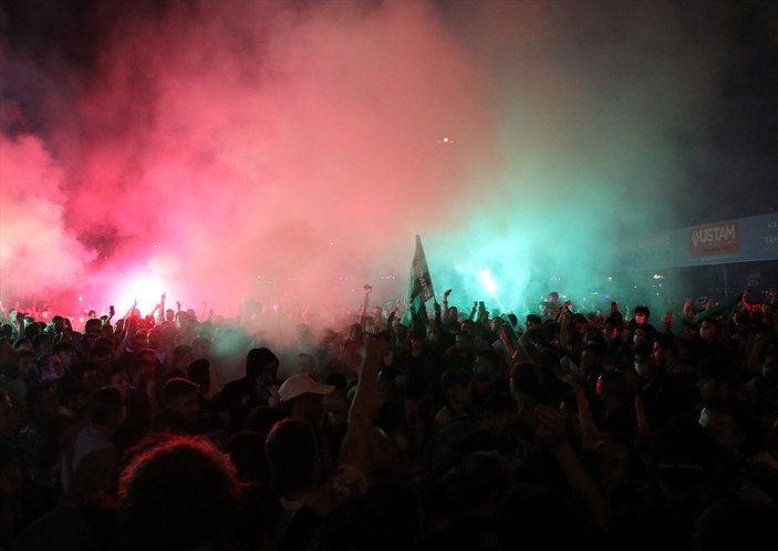 TFF 1. Lig'e yükselen Kocaelispor kentte coşkuyla karşılandı