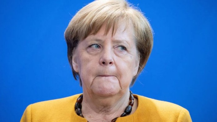 Almanya'da Angela Merkel'e hakaret eden kişiye 8 ay hapis