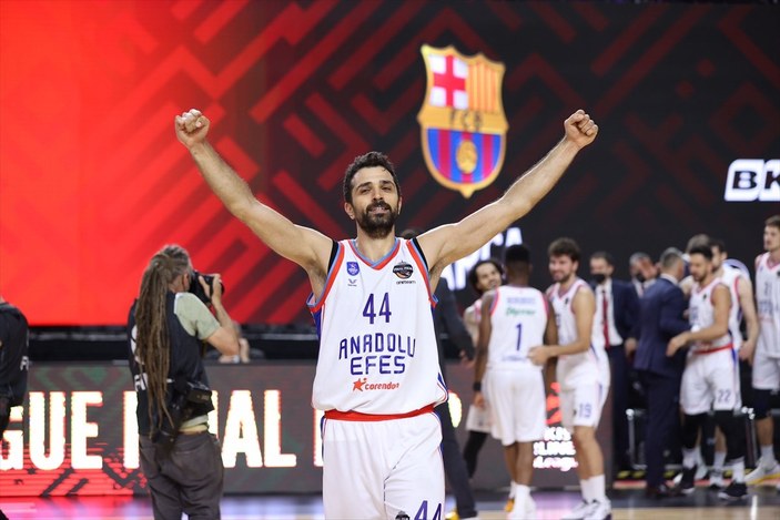 Barcelona’yı mağlup eden Anadolu Efes EuroLeague şampiyonu oldu