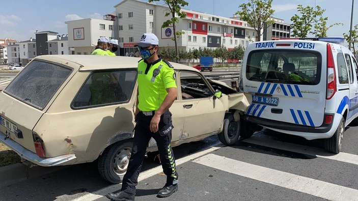 Aksaray’da, sahte plakalı araç ile kaçarken polis aracına çarptı