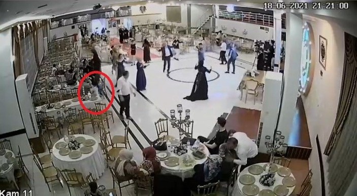 Bursa’da küçük kızın düğün salonundaki hırsızlık anları kamerada