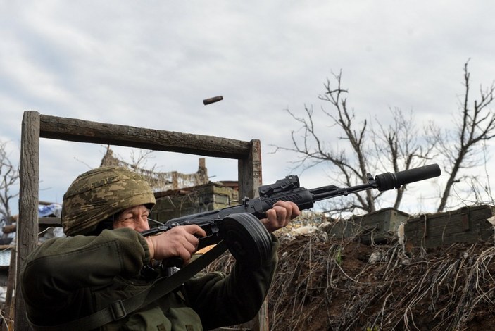 Donbas'ta Rusya yanlısı ayrılıkçılar, Ukrayna askerlerine saldırdı