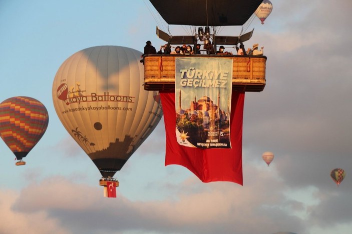 Kapadokya'da balonlar 15 Temmuz için uçtu