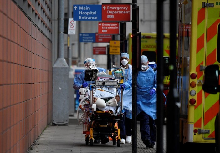 İngiltere: Hastaneye yatış sayıları, korkutucu seviyelere ulaşabilir