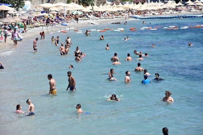 Antalya'da oteller, bayram öncesinde doldu
