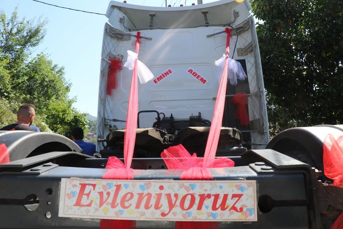Zonguldak'taki şoför, tırını gelin arabası yaptı