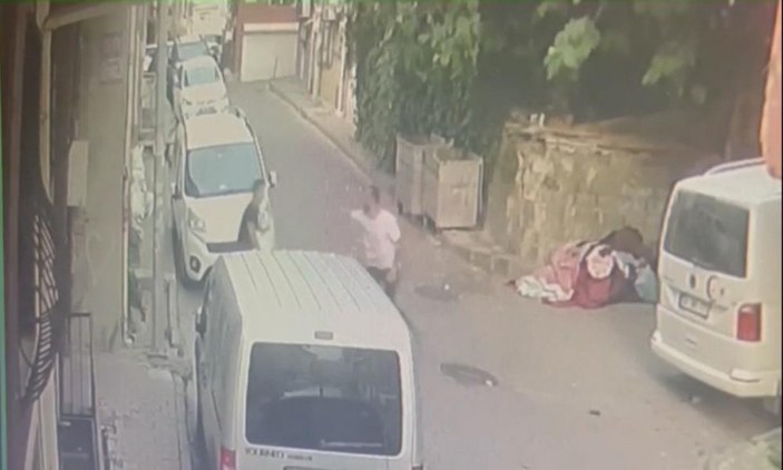 Kağıthane’de 'borç verme' kavgası: Sokak ortasında bıçaklandı