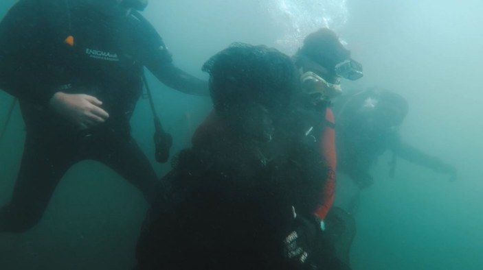 Bekir Pakdemirli, Marmara Denizi'ne dalış yaparak hayalet ağ çıkardı