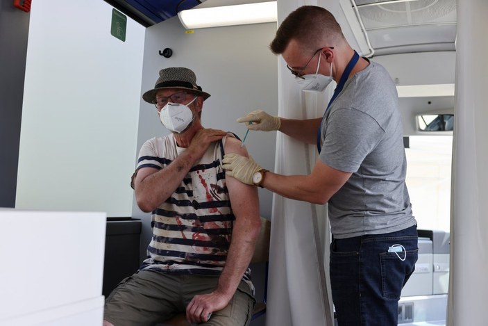 Almanya'dan koronavirüs vakalarında ciddi artış olabilir uyarısı