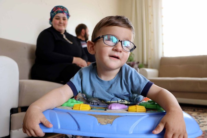 Gaziantep'te ameliyat parası dolandırılan Miraç'ın gözleri açıldı