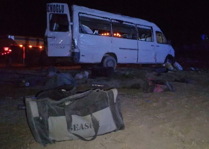 Konya'da mevsimlik işçileri taşıyan minibüs şarampole devrildi: 1 ölü