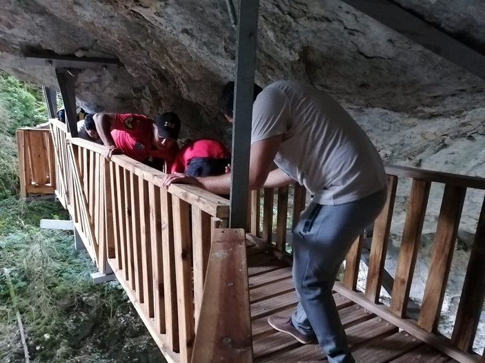 Kastamonu’da kanyonda düşen kadın sedye ile 1 kilometre taşındı