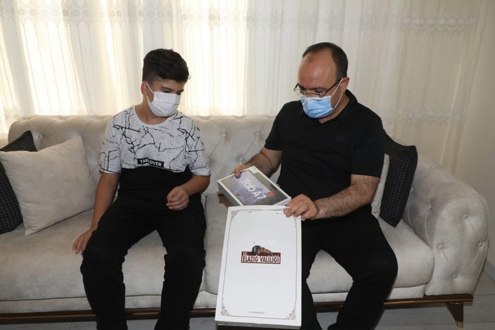 Elazığ'da 11 yaşındaki çocuk davet etti, Vali  Erkaya Yırık icabet etti