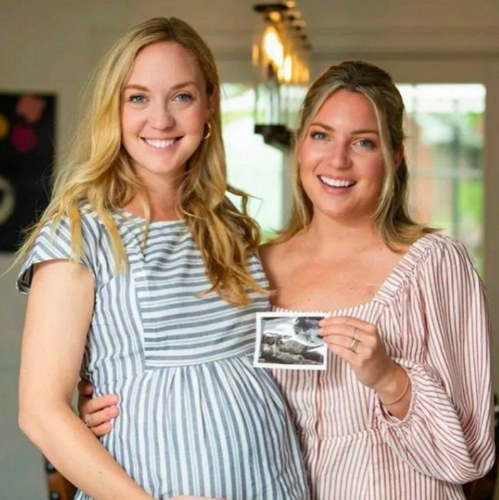ABD'de ikiz kardeşinin bebeğini taşıyor