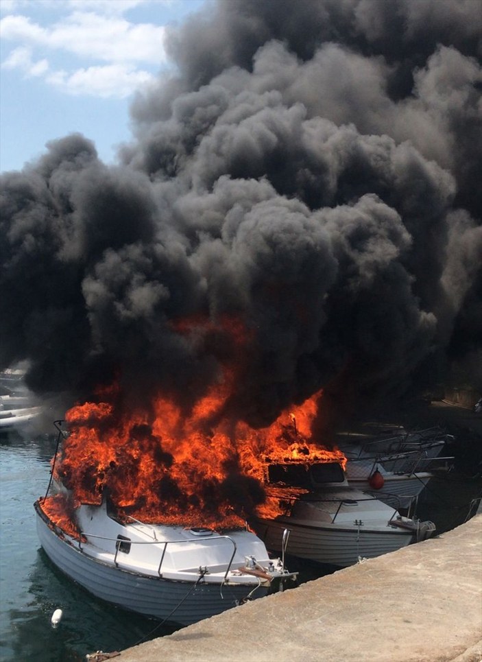 Kartal'da tekne yangını