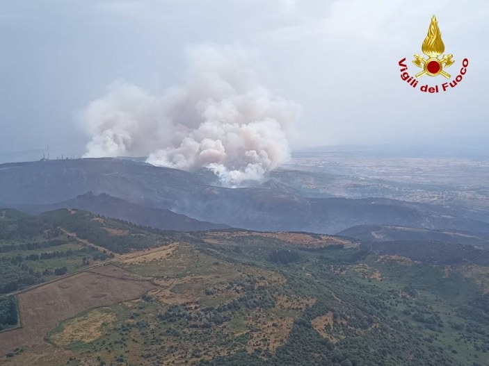 Sardinya Adası'nda yangın: 1500'den fazla kişi tahliye edildi