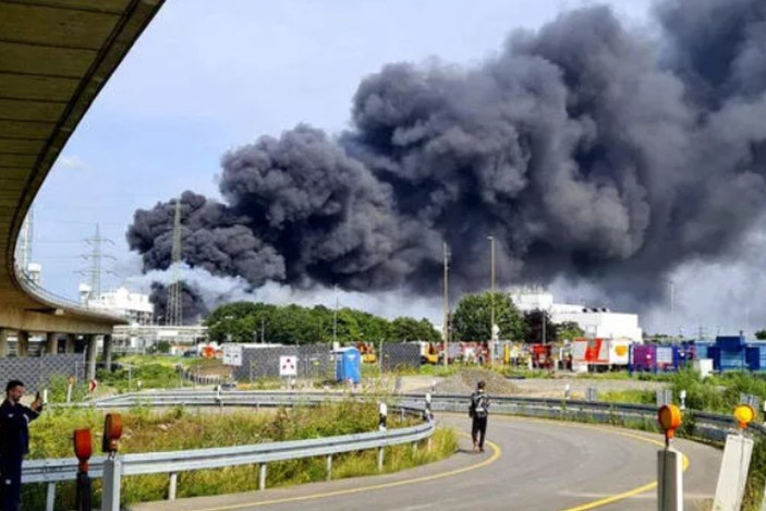 Almanya'da çöp depolama tesisinde patlama
