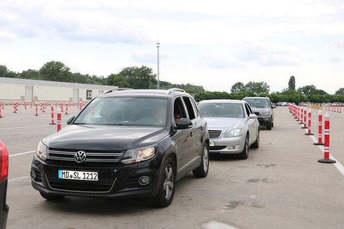 Bulgar polisi, zorbalıkla gurbetçilerin aracına el koymaya çalıştı