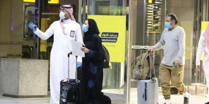 Suudi Arabistan, kırmızı listedeki ülkeleri ziyaret edenlere 3 yıl seyahat yasağı getirdi