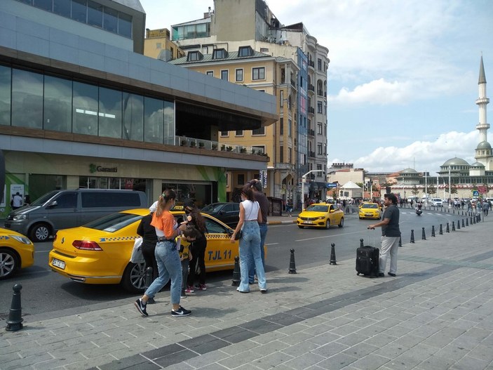 İstanbul’da taksiler kısa mesafe almıyor, turistlerden fazla ücret alınıyor
