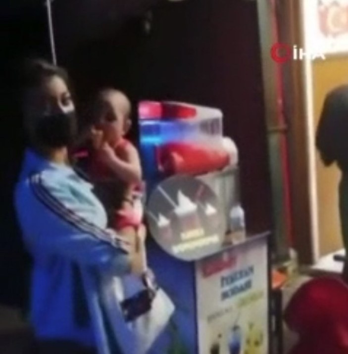 Bursa’da 1 yaşındaki bebek dondurmacıda unutuldu