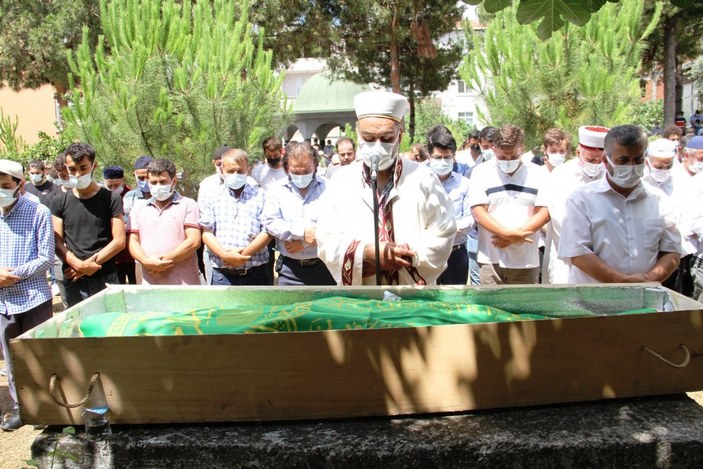 Samsun'da genç öğretmenin cenaze namazını imam babası kıldırdı