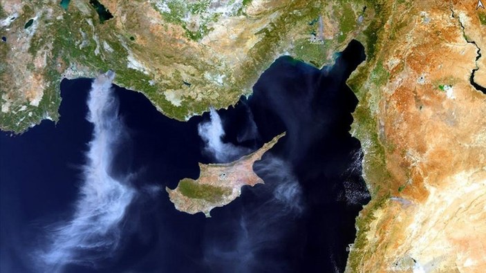 A uydu fotoğrafında Akdeniz'den yükselen dumanlar gözler önüne serildi