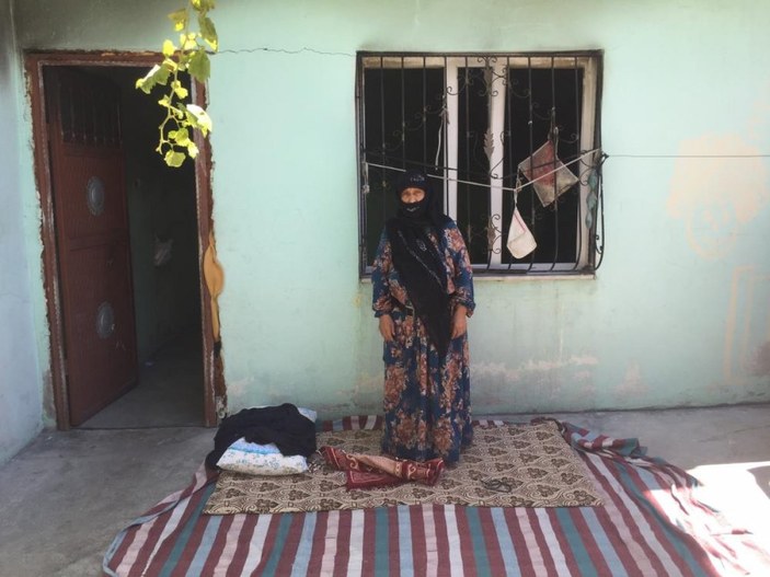 Adana'da yaşlı kadının tek katlı evi kül oldu