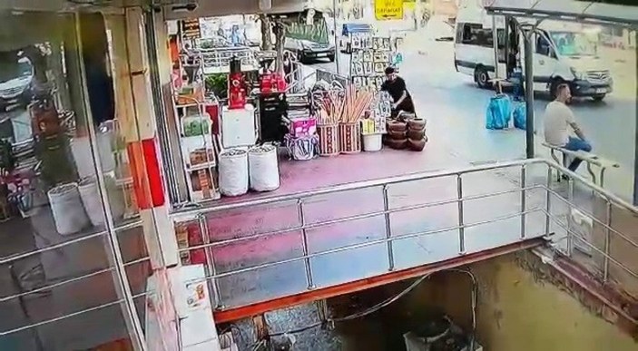 Diyarbakır’da iş yerinin önünde hırsızlık kamerada