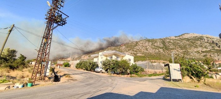 Mersin'deki yangınlara havadan müdahale yeniden başladı