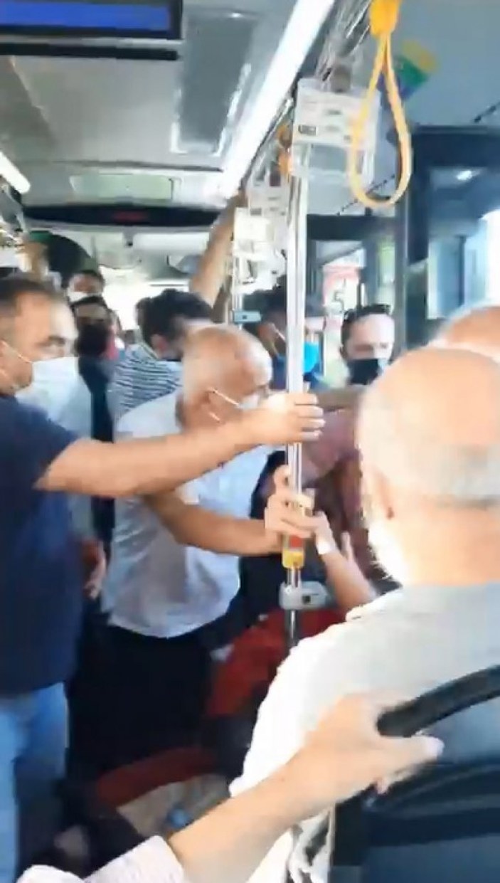 İstanbul’da maske takmayan çift otobüsten indirildi