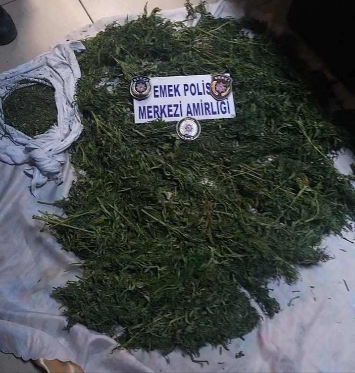 Bursa'da bekçiler, 2 buçuk kilogram uyuşturucu yakaladı