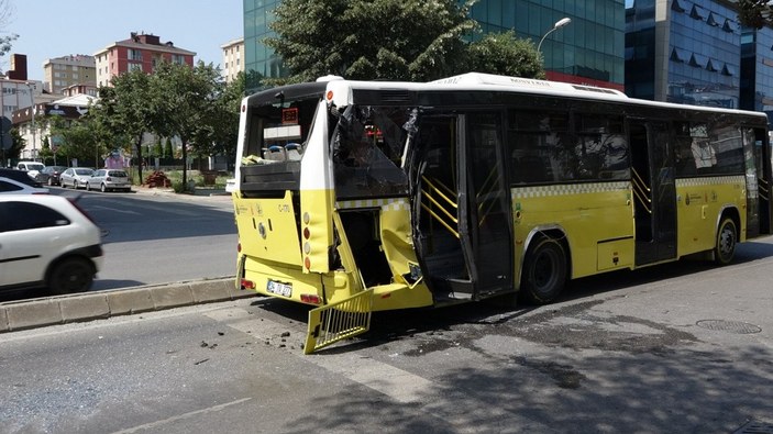 Ümraniye'de kamyonla otobüs çarpıştı