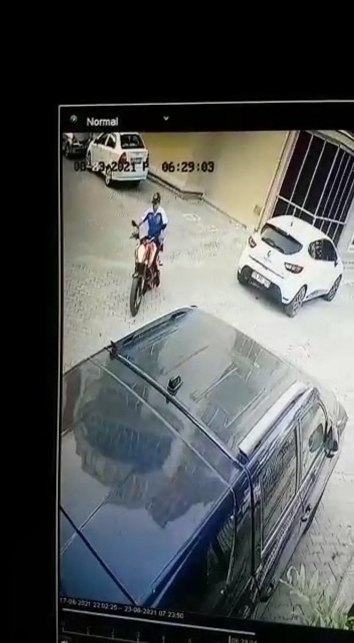 Bursa'da hırsız, 35 bin liralık motosikleti çalmak için 1 saat zincir kırdı