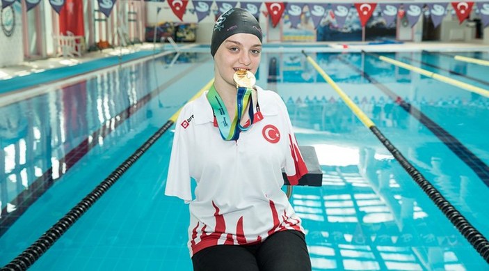 Türkiye'nin 'Balık Kız'ı: Milli yüzücü Sümeyye Boyacı kimdir?