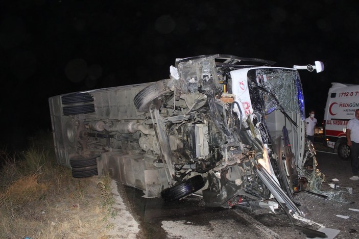 Manisa’da 4 kişinin öldüğü kaza kamerada