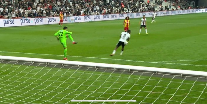 Beşiktaş'ta Batshuayi'nin poposuyla attığı gol gündem oldu