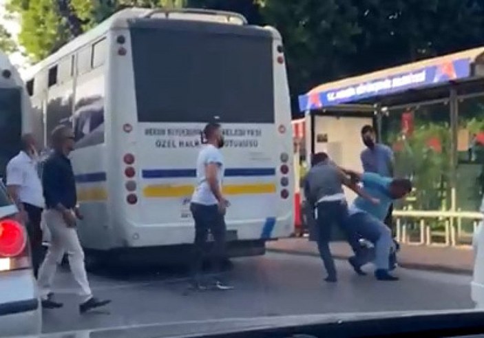 Mersin'de şoförlerin yolcu kapma kavgası