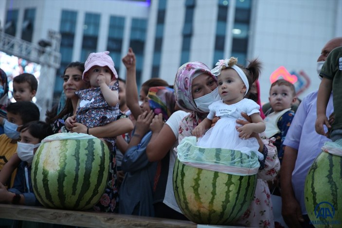 Diyarbakır'da karpuz festivalinin birincisi: 45 kilo 500 gram