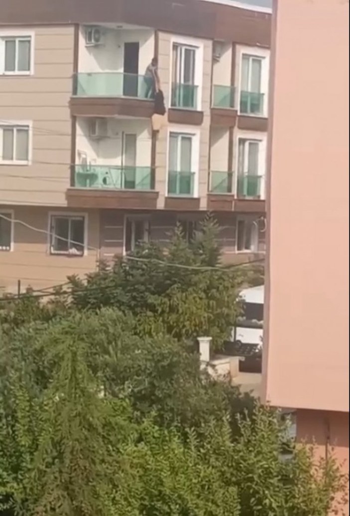 Mersin'de bir kadın ikinci kattan düştü