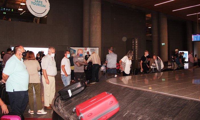 İngiltere'den gelen ilk turist kafilesi, Dalaman Havalimanı'na indi